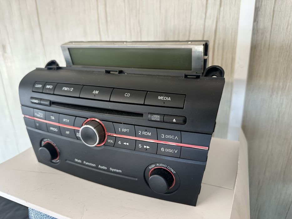 Медия със дисплей за Мазда 3 до 2007г.!