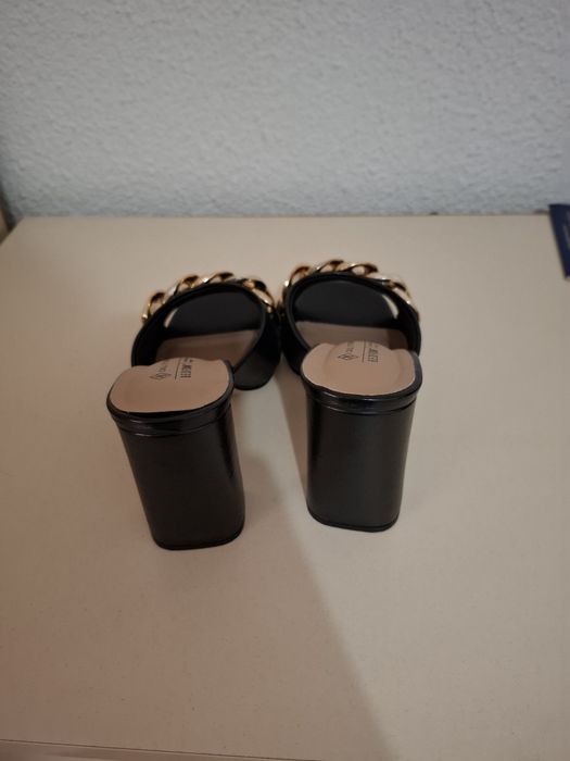 Елегантни чехли по 20€