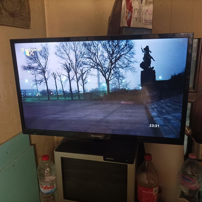 Продавам лед телевизор Самсунг 32 инча