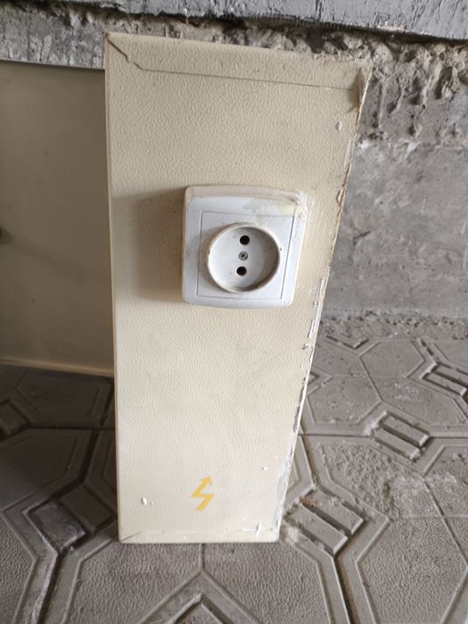 Продам металлическую коробку для счётчика