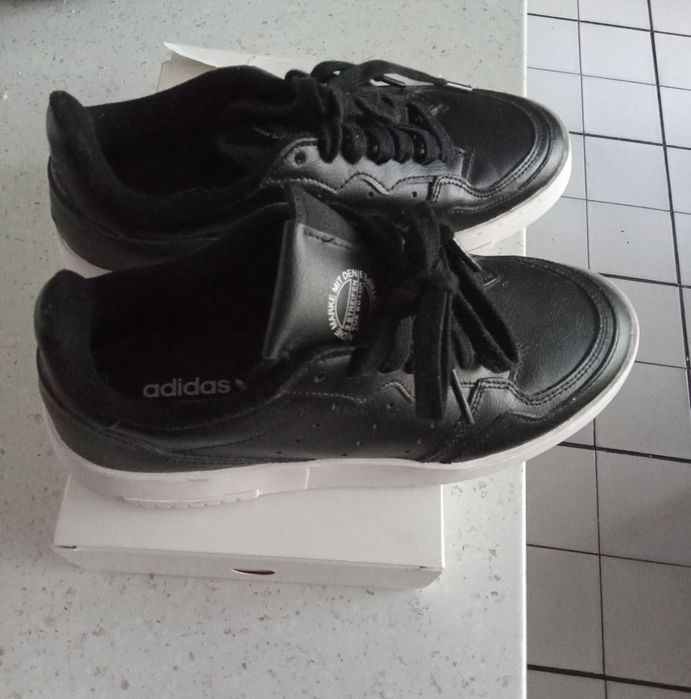 Дамски маратонки Адидас. Нови! Оригинални! Номер 38