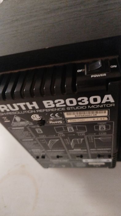 Профессиональная колонка,  Beringer truth 2030А