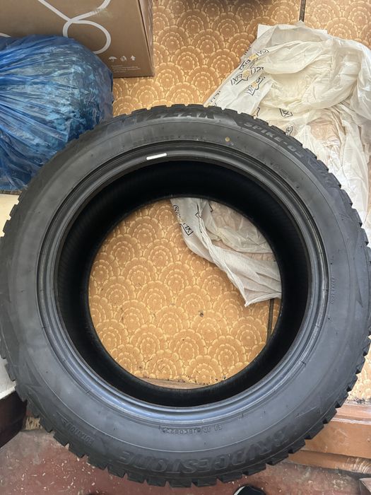 285/50/20 Bridgestone Blizzak spike-02