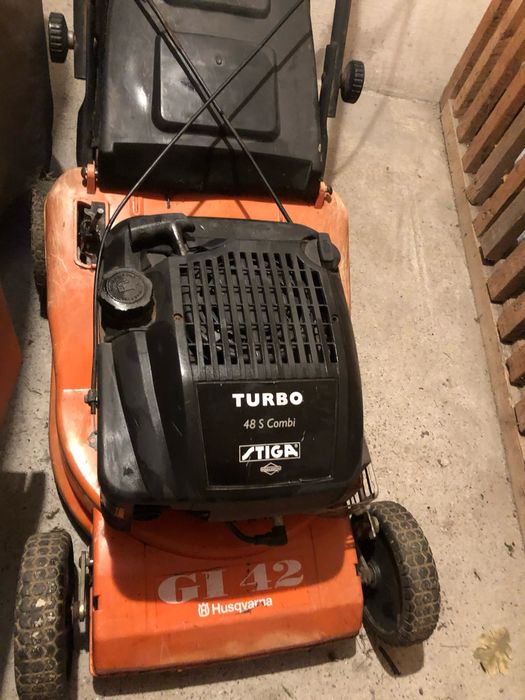 Masina de tuns iarba