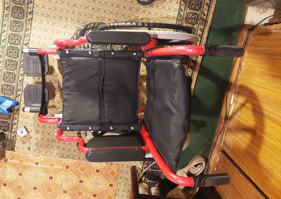 Продам новую американскую детскую инвалидную коляску