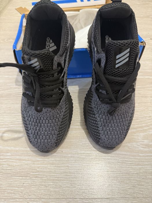 Кроссовки 39размер новые