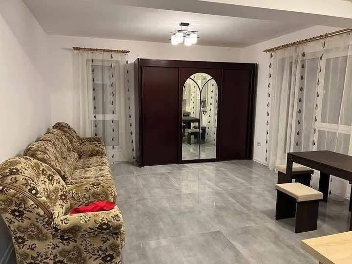 Inchiriez apartament