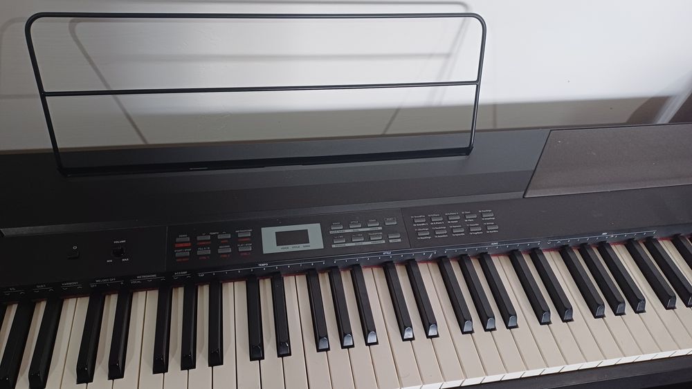Продам цифровое пианино