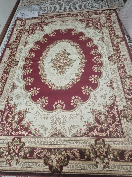 Продаётся ковёр. Новая.