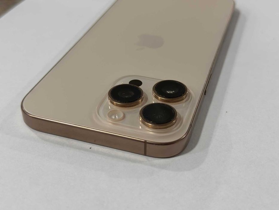 iPhone 16 Pro Max 100% Battery