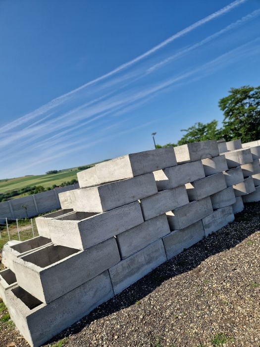 Tuburi din beton / bazine / fosa septica stalpi de beton capace