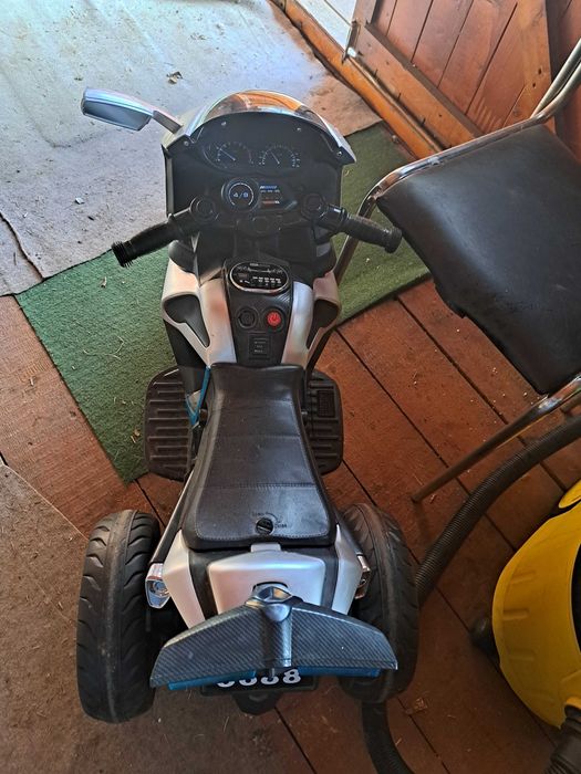 Motocicletă 3 roti pentru copii 2.5 - 5 ani,electrică.