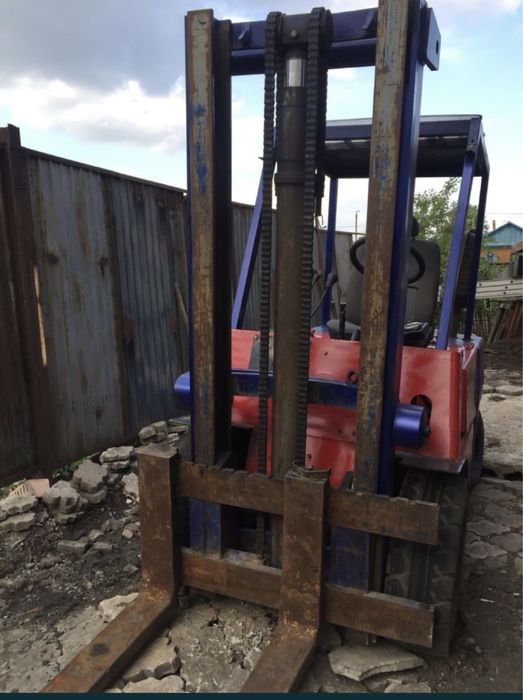 Вилочный погрузчик ( кара ) Балканкар .