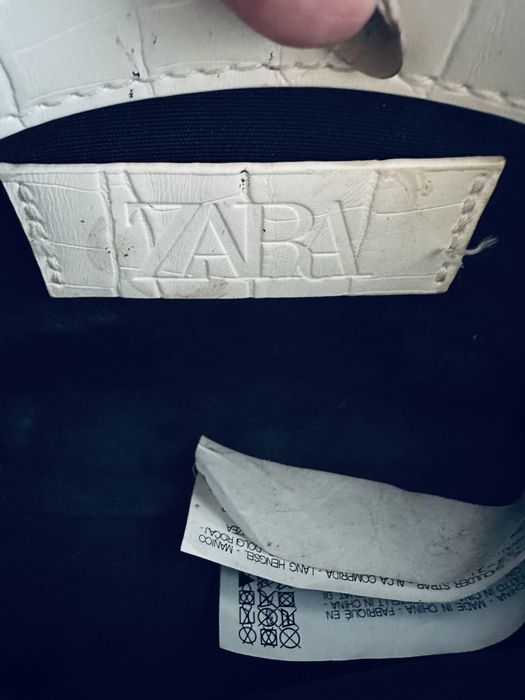 Малка бяла чантичка Zara