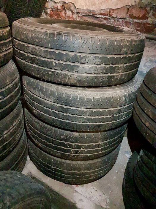 Гуми 4бр 215/65/16 с - 1бр  -89лв