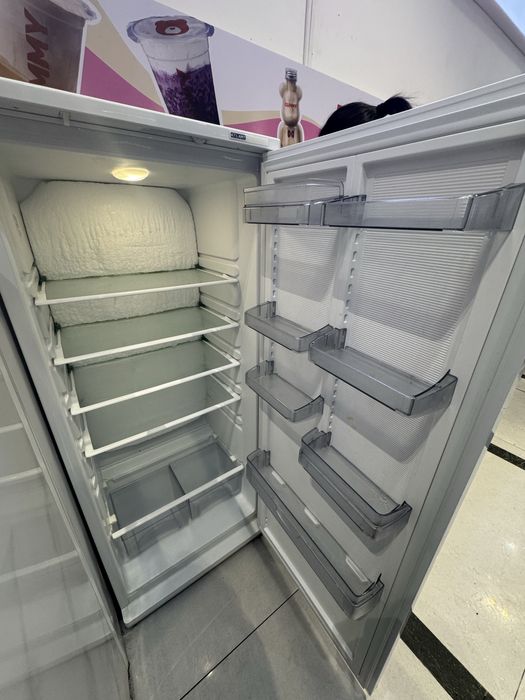 Тоңазытқыш сатылады,жұмыс істейды