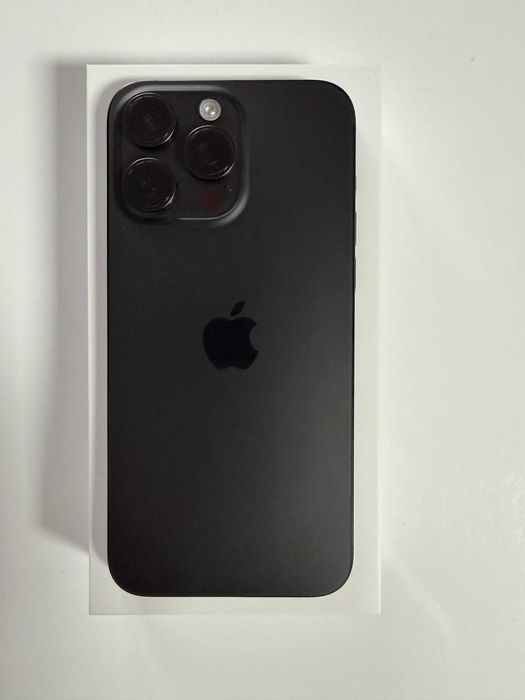 iPhone 15 Pro Max, Black Titanium 512GB + Spigen протектори и Гаранция