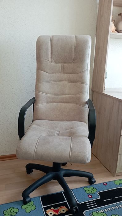 Продаётся компьютерное кресло