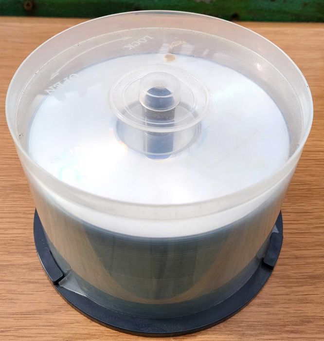 Кутии за CD-RW и DVD-RW дискове Verbatim, нови в запечатани кутии.