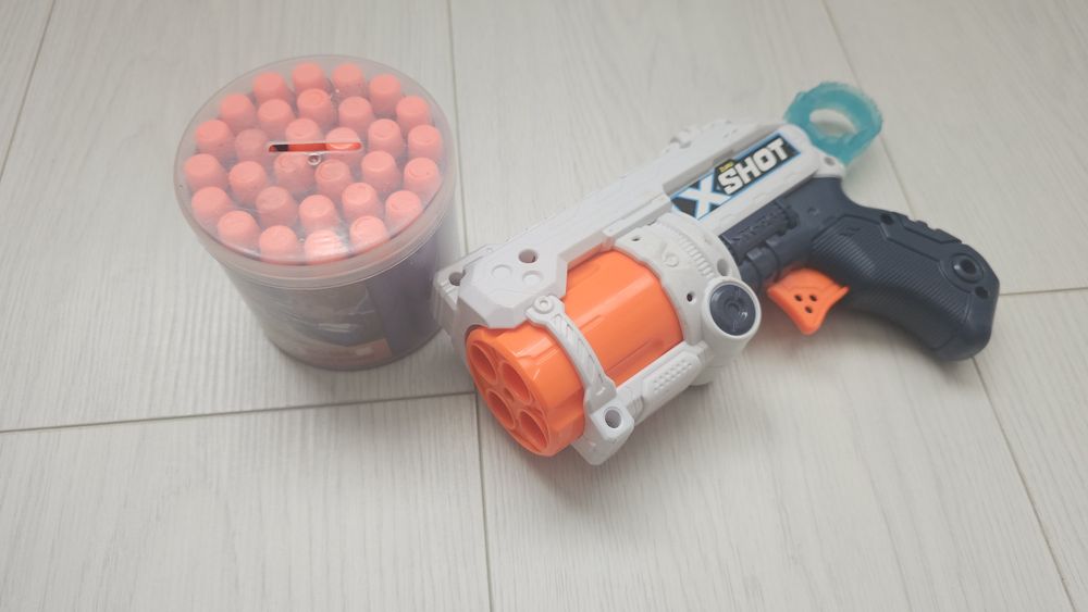 Игрушечный пистолет