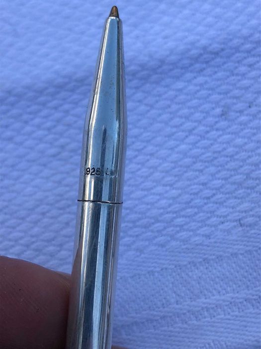 Lupa si pixuri de argint