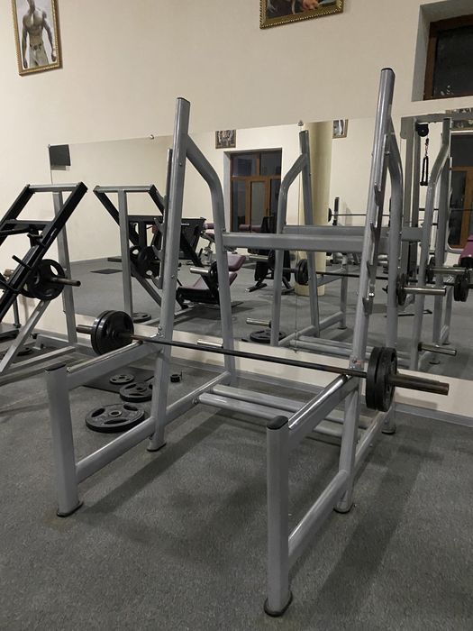 Trenajorniy zal hamma jixozlari bilan sotiladi