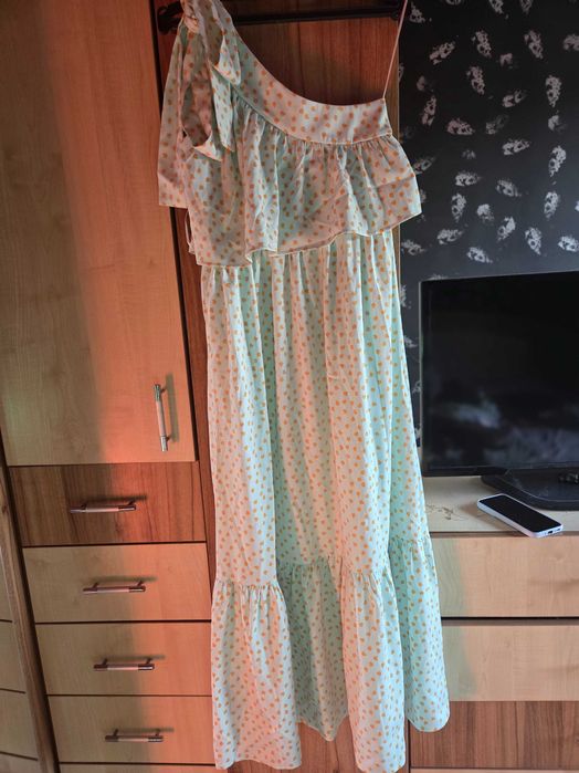 Рокля , чисто нова , на марката YAS,размер хс