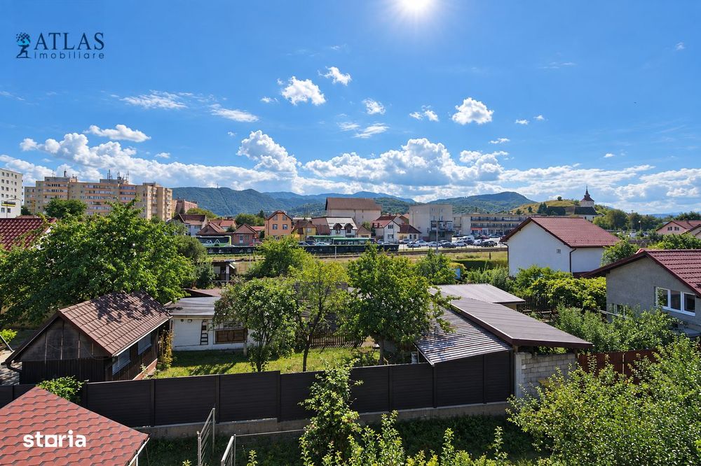 Imobil tip vila, et. 2 din 3, 77 mp., 2 bai, 2 balcoane, 2 parcari