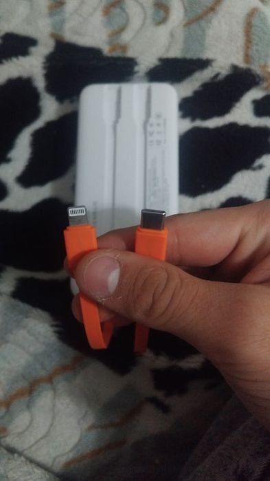 Продам повербанк Hrolan