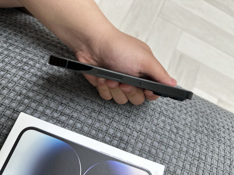 Продам iPhone 14 Pro 128GB (черный / Space Black)