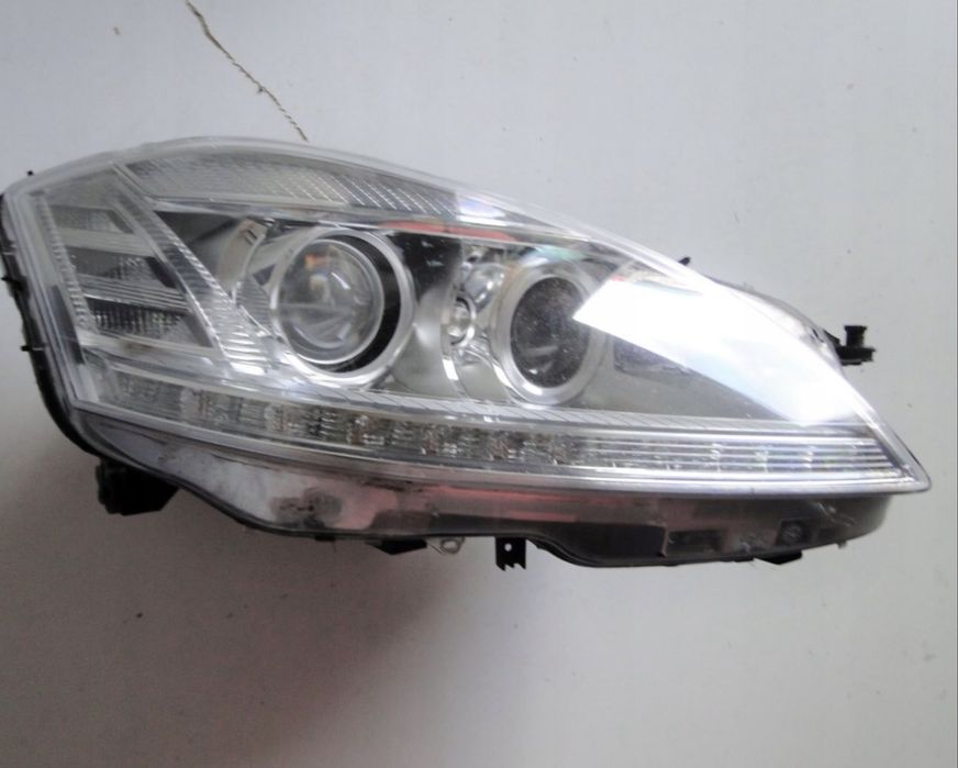 Десен фар Mercedes S-class W221 Facelift/ Мерцедес S-класа W221 Фейслифт