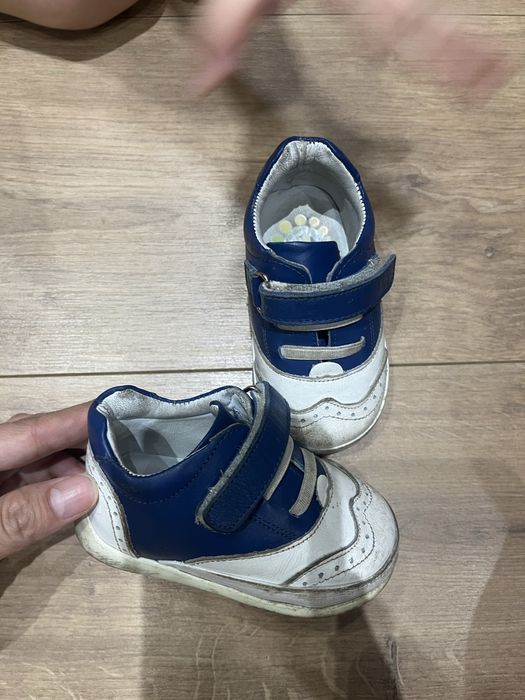 Детские кожаные кроссовки