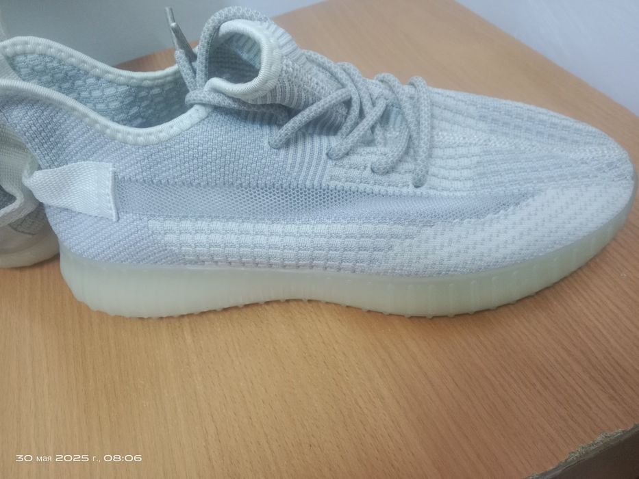 Продам летние кроссовки