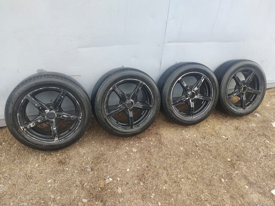 Продам тинатоныве диски с шинами