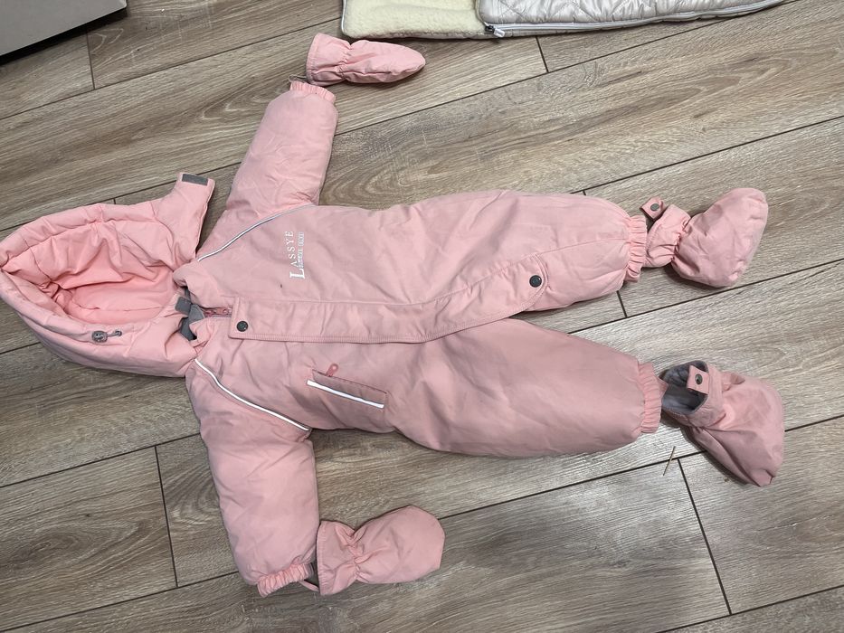 Зимний комбинезон с ботинками