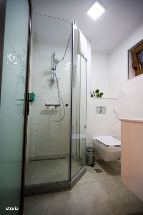 Vilă de Lux pe Malul Lacului – Confort și Vedere Panoramică