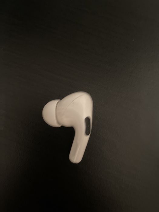 левый науышник от airpots pro