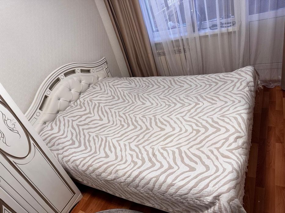 Продам спальний гарнитур