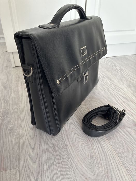 Продам кожанный портфель.
