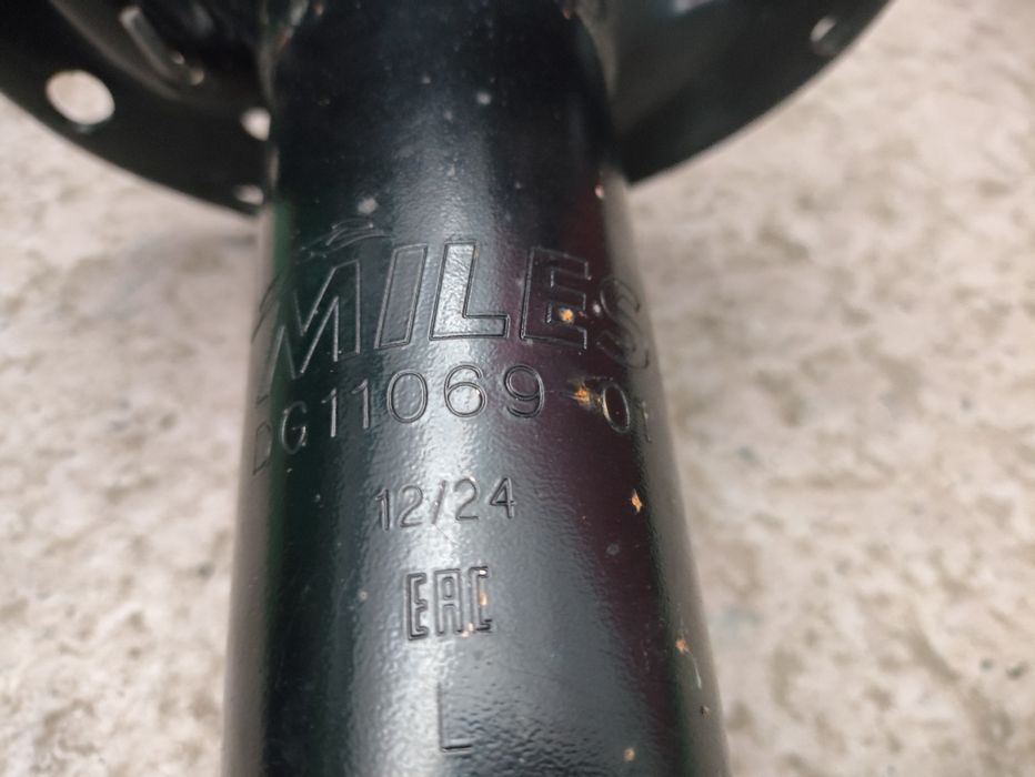 Продам амортизаторы (стойки) камри 40