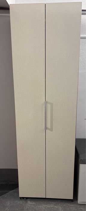 Продам два шкафа одинакового размера