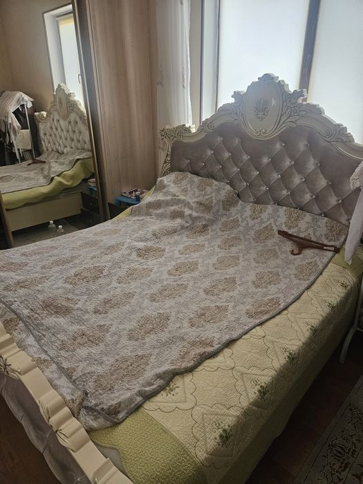 Продам спальный гарнитур