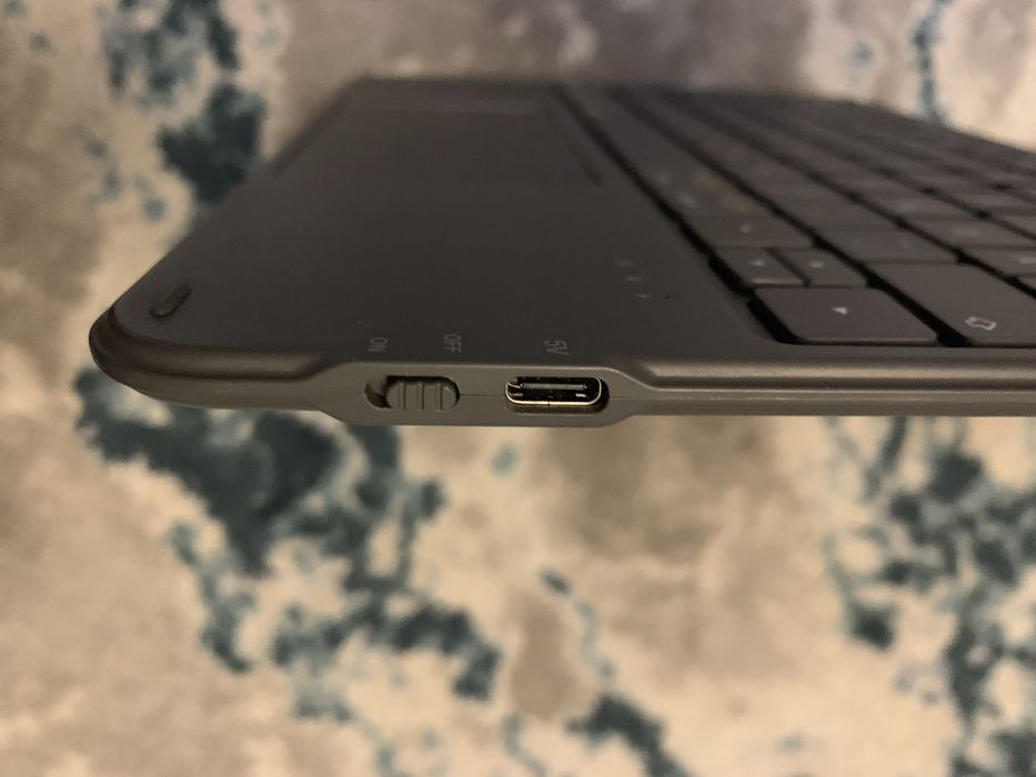 Husa cu tastatura pt protectie tableta iPad PRO 11"