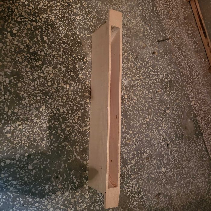 Produse apicole: hranitoare diferite marimi si rame 1/1din lemn de tei