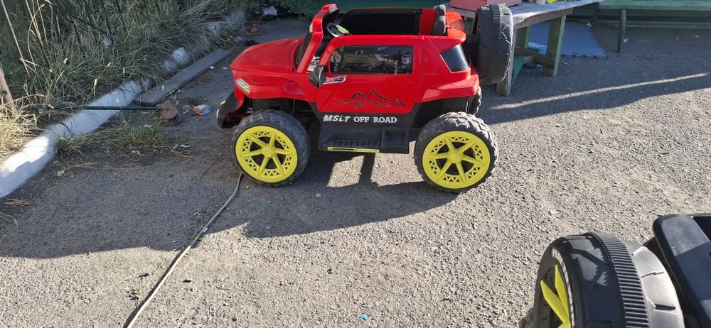 Продам детскую машинку