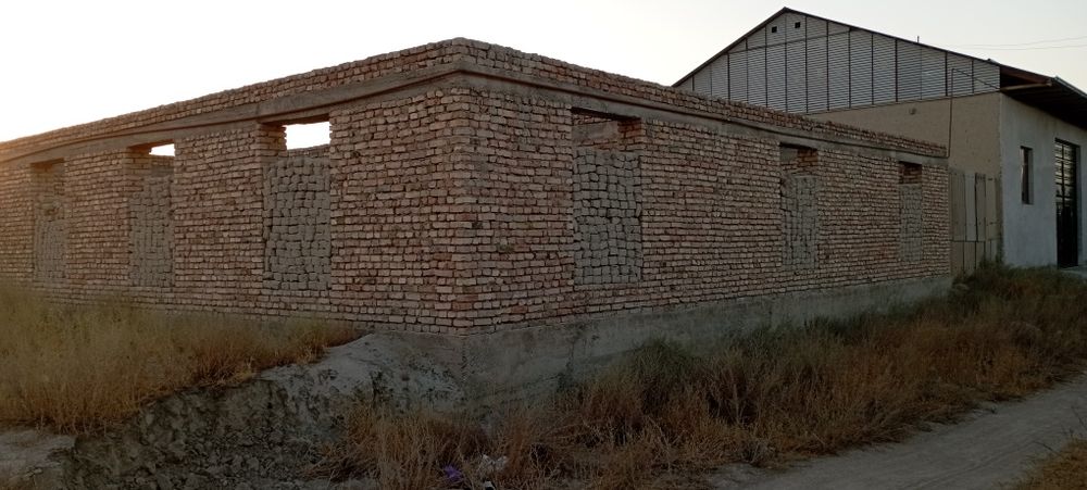 Недостроенный дом продолжается куриб бирказидмаган  уй сотилади