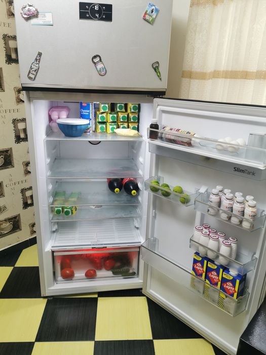 Frigider în stare bună fuctionabil mai multe detali în privat