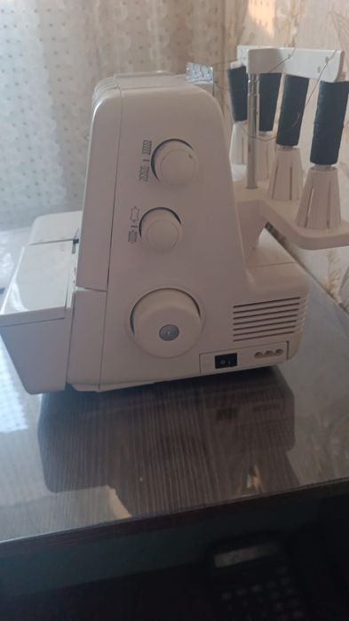 Продаю  оверлок.