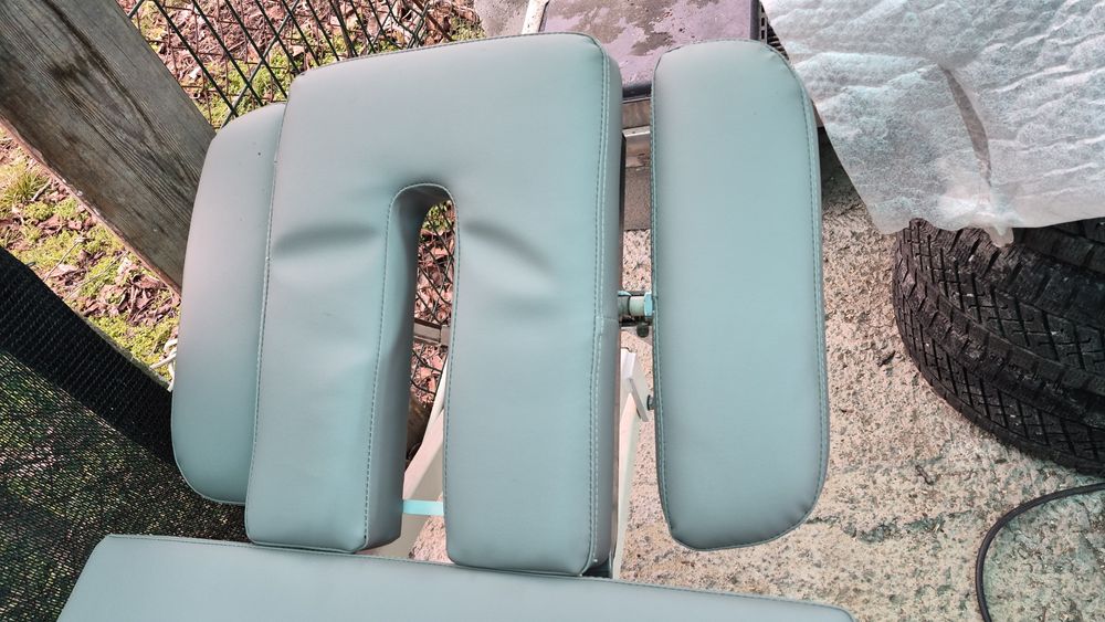 Продавам 2броя масажни легла