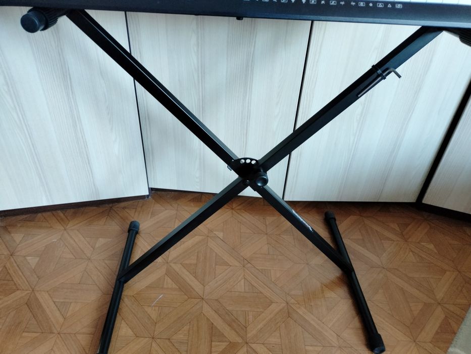 Продам синтезатор